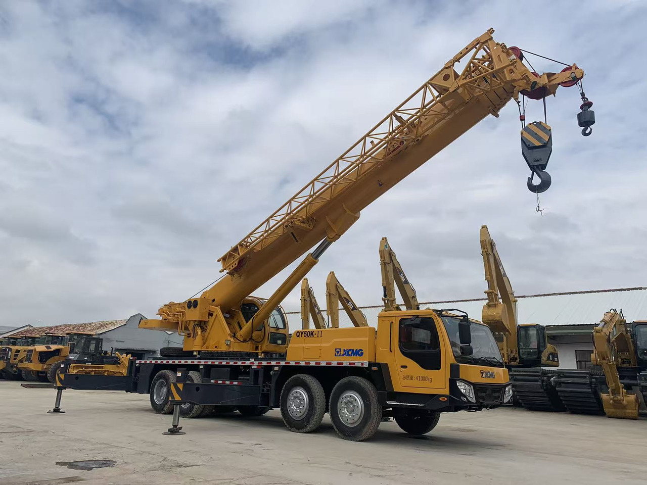 XCMG Truck Crane QY50K, QY65K, QY70K Good Price on Sale - Mobile crane: picture 5 XCMG Truck Crane QY50K, QY65K, QY70K Good Price on Sale - Mobile crane: picture 5