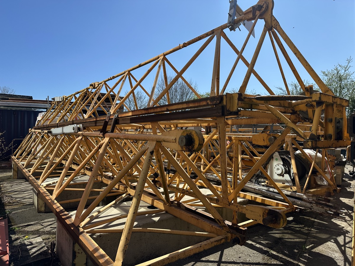 POTAIN MD 235 A J10 - Tower crane: picture 1 POTAIN MD 235 A J10 - Tower crane: picture 1