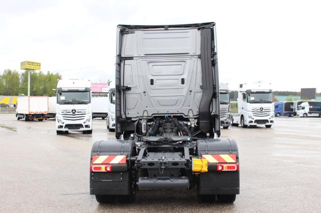 Mercedes-Benz Actros 1848LS F1 EDITION - Tractor unit: picture 5 Mercedes-Benz Actros 1848LS F1 EDITION - Tractor unit: picture 5