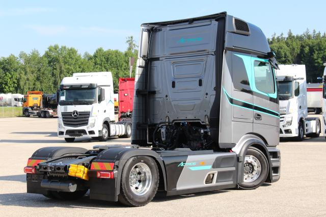 Mercedes-Benz Actros 1848LS F1 EDITION - Tractor unit: picture 4 Mercedes-Benz Actros 1848LS F1 EDITION - Tractor unit: picture 4