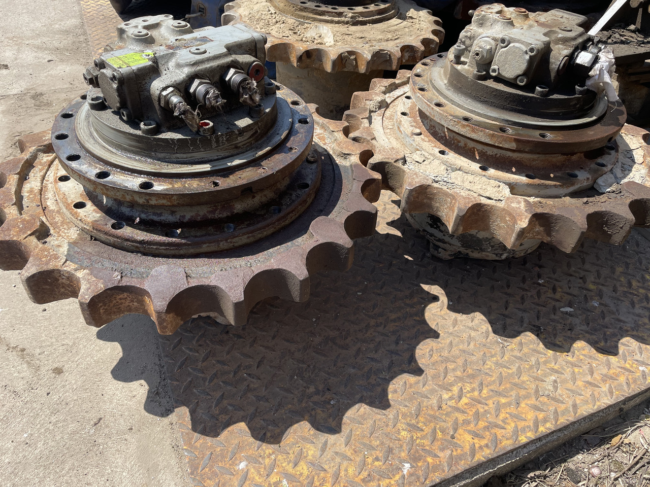 HITACHI EX 215 - Final drive for Crawler excavator: picture 3 HITACHI EX 215 - Final drive for Crawler excavator: picture 3