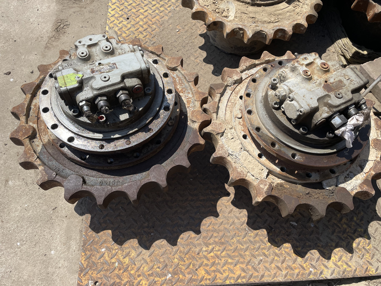 HITACHI EX 215 - Final drive for Crawler excavator: picture 2 HITACHI EX 215 - Final drive for Crawler excavator: picture 2