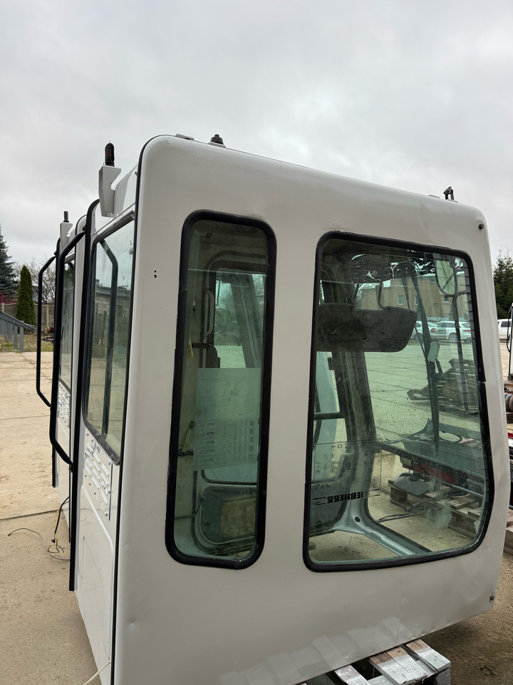 LIEBHERR 904, 914, 924 - Cab and interior for Excavator: picture 4 LIEBHERR 904, 914, 924 - Cab and interior for Excavator: picture 4