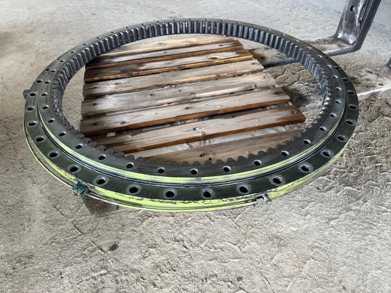 LIEBHERR - Slewing ring for Excavator: picture 3 LIEBHERR - Slewing ring for Excavator: picture 3