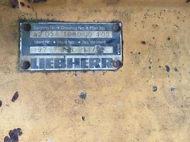 Liebherr Ripper 3 tooth + cilinders - Attachment for Construction machinery: picture 4 Liebherr Ripper 3 tooth + cilinders - Attachment for Construction machinery: picture 4