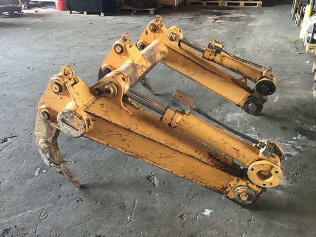 Liebherr Ripper 3 tooth + cilinders - Attachment for Construction machinery: picture 1 Liebherr Ripper 3 tooth + cilinders - Attachment for Construction machinery: picture 1