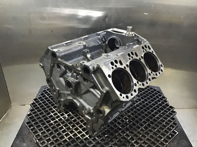 Liebherr Crankcase - Air intake pipe: picture 1 Liebherr Crankcase - Air intake pipe: picture 1