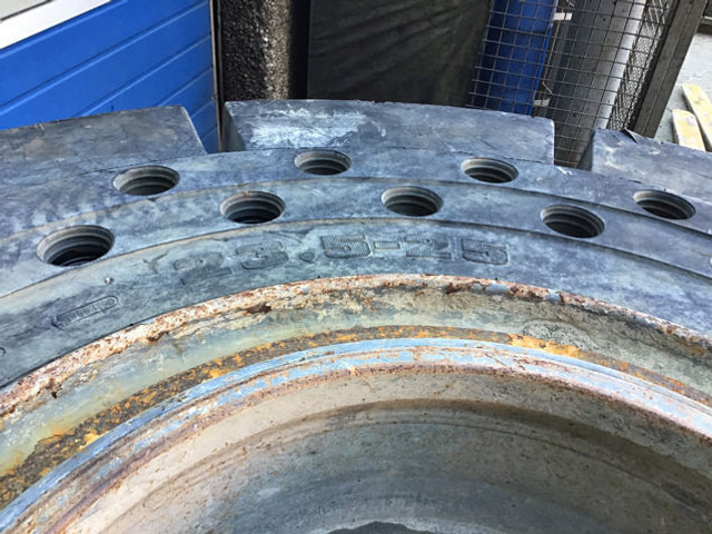 Liebherr Tires 23,5R25 - Wheels and tires: picture 1 Liebherr Tires 23,5R25 - Wheels and tires: picture 1