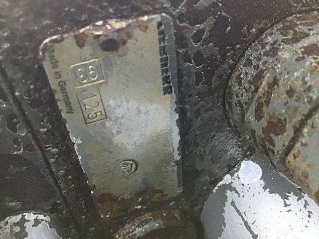 Liebherr Valveblock - Cylinder block: picture 1 Liebherr Valveblock - Cylinder block: picture 1