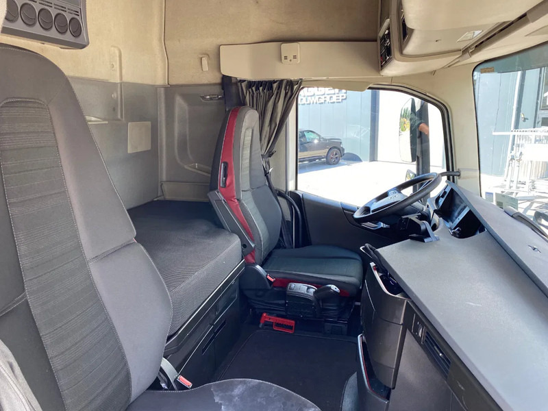 Tractor unit Volvo FH 13.420 Globetrotter / ADR + PTO / Stand Airco: picture 12