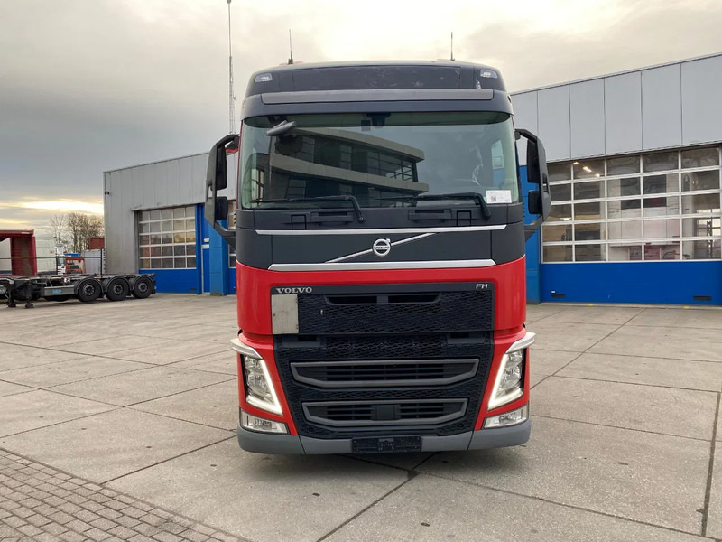 Volvo FH 13.420 Globetrotter / Mega / 2x Tank - Tractor unit: picture 2 Volvo FH 13.420 Globetrotter / Mega / 2x Tank - Tractor unit: picture 2