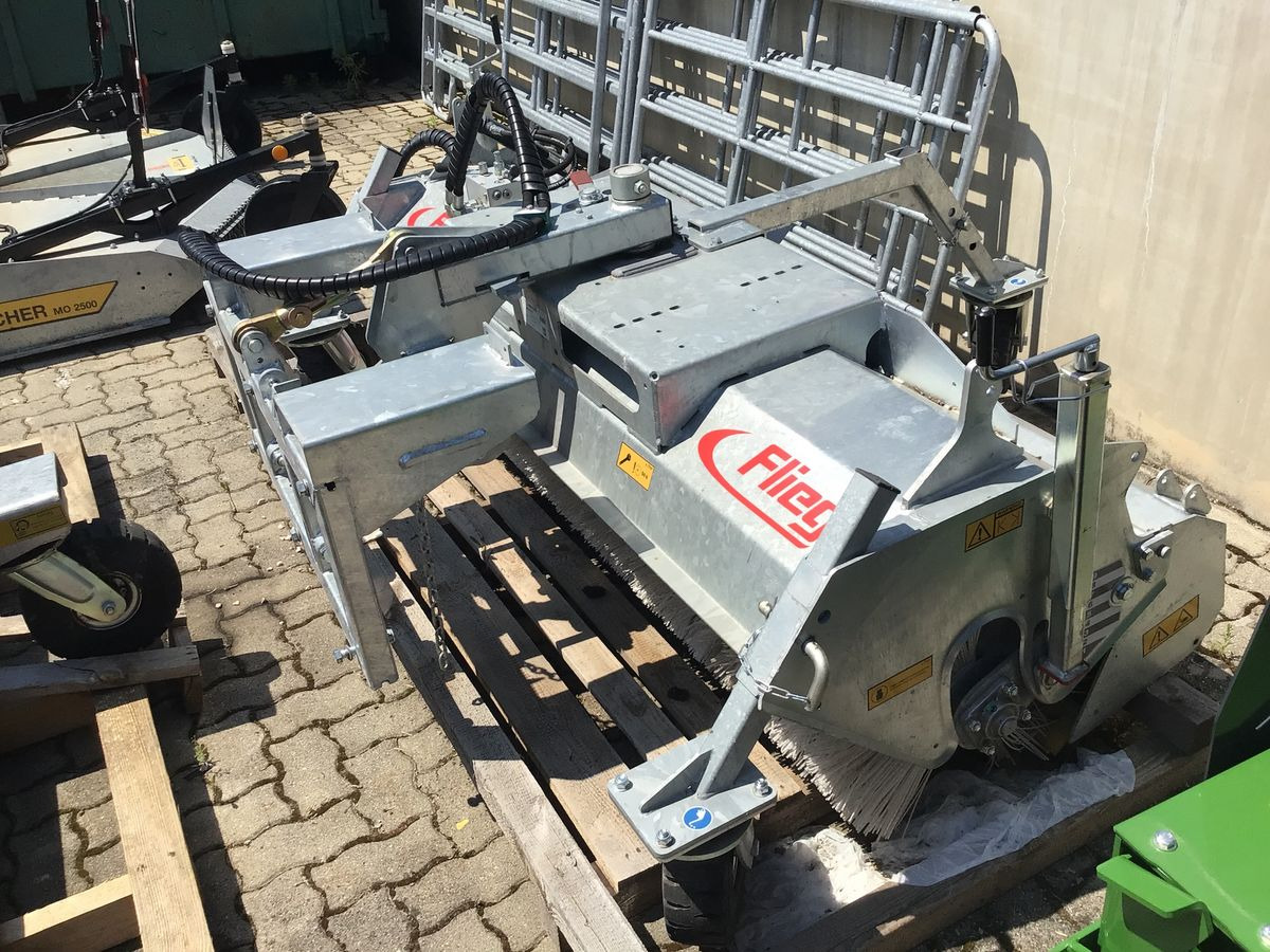 Fliegl Typ 600 - Broom: picture 3 Fliegl Typ 600 - Broom: picture 3