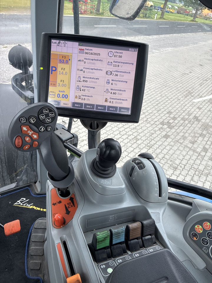 New Holland T7.190 Standard - Farm tractor: picture 2 New Holland T7.190 Standard - Farm tractor: picture 2