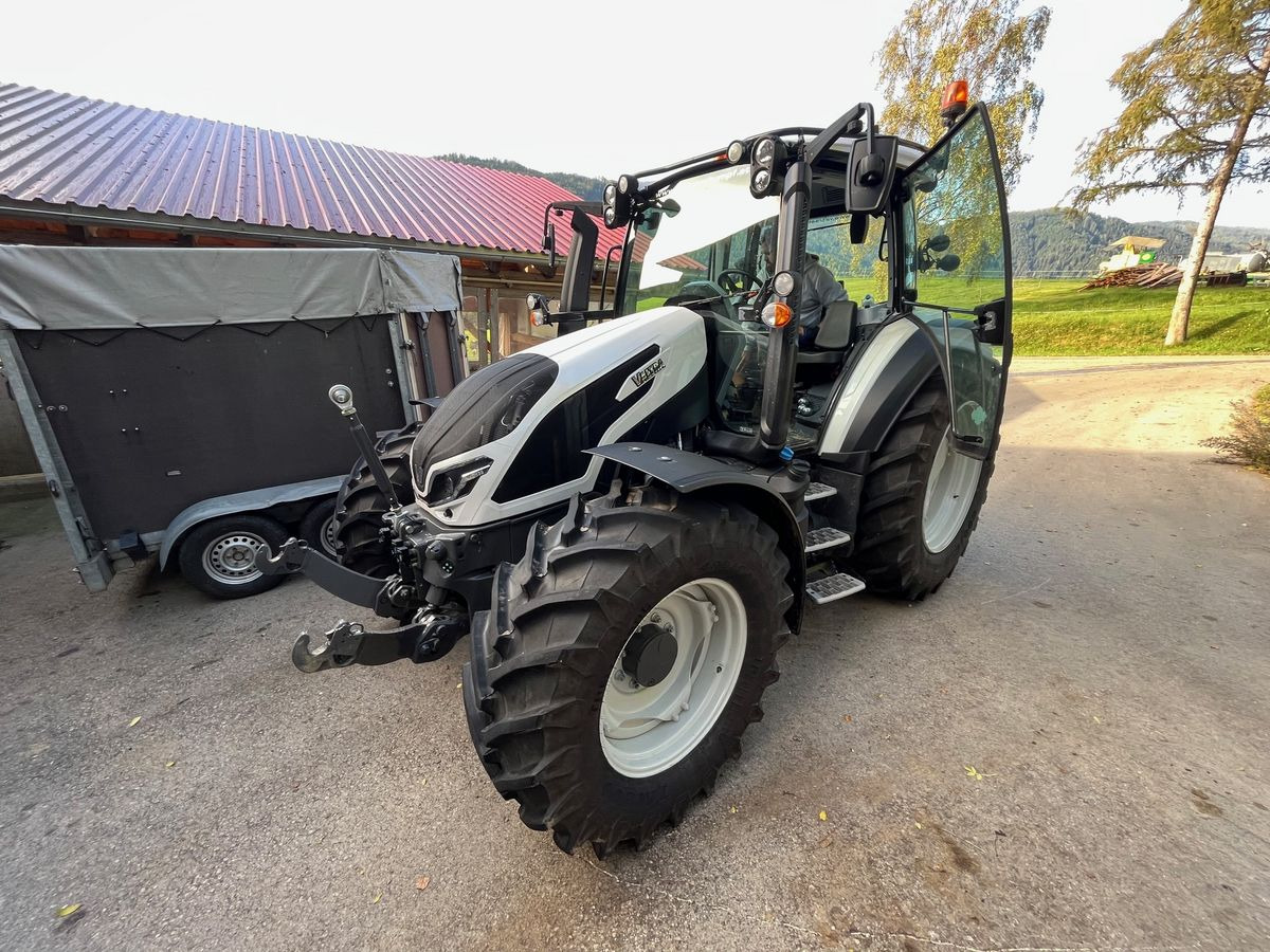 Valtra G135 VERSU - Farm tractor: picture 2 Valtra G135 VERSU - Farm tractor: picture 2
