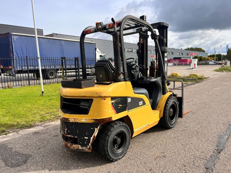 Caterpillar DP30N - Diesel forklift: picture 5 Caterpillar DP30N - Diesel forklift: picture 5