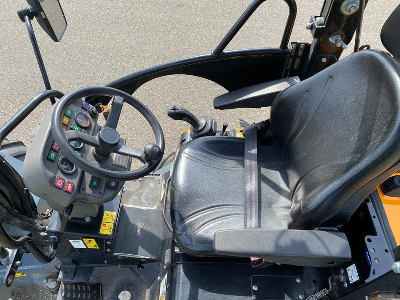 Compact track loader Giant D332SWT: picture 11