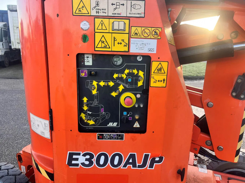 Articulated boom JLG E300AJP: picture 7