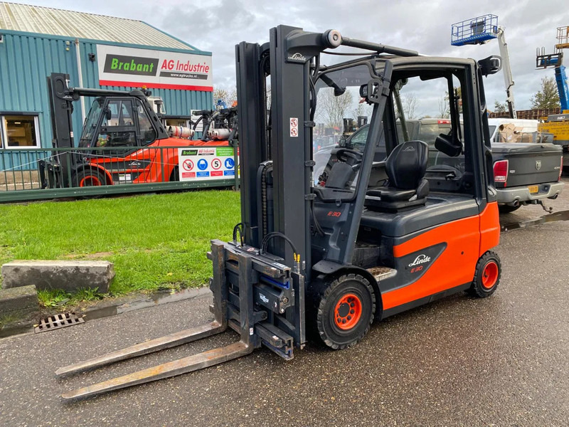 Linde E30L-01 - Electric forklift: picture 4 Linde E30L-01 - Electric forklift: picture 4