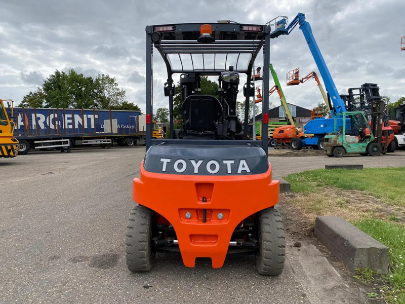 Toyota 8FBMT40 - Electric forklift: picture 4 Toyota 8FBMT40 - Electric forklift: picture 4