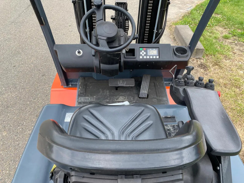 Toyota 8FBMT40 - Electric forklift: picture 5 Toyota 8FBMT40 - Electric forklift: picture 5