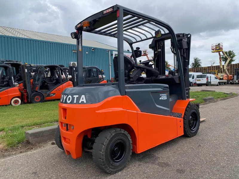 Toyota 8FBMT45 - Electric forklift: picture 2 Toyota 8FBMT45 - Electric forklift: picture 2