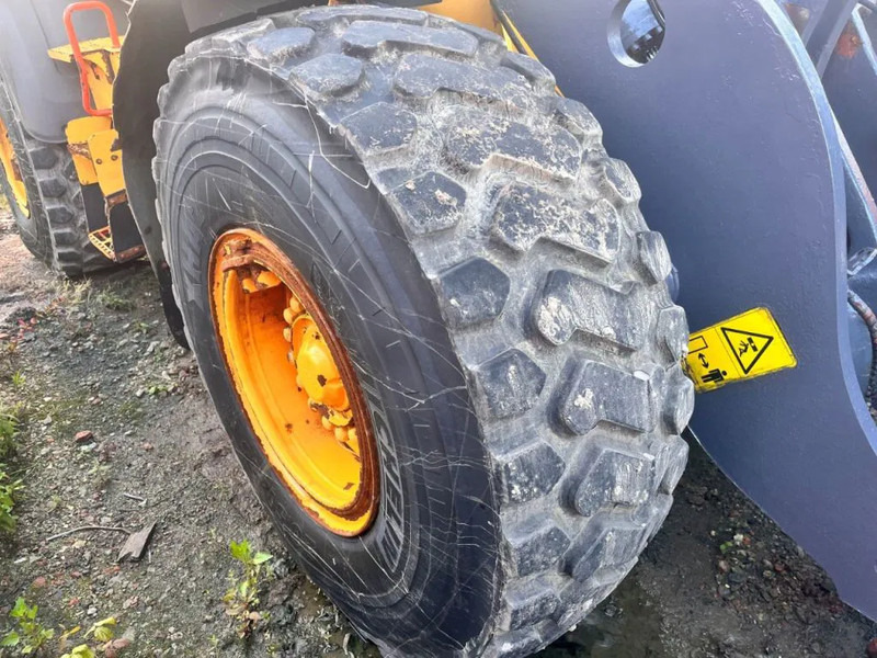 Wheel loader Volvo L90H: picture 10