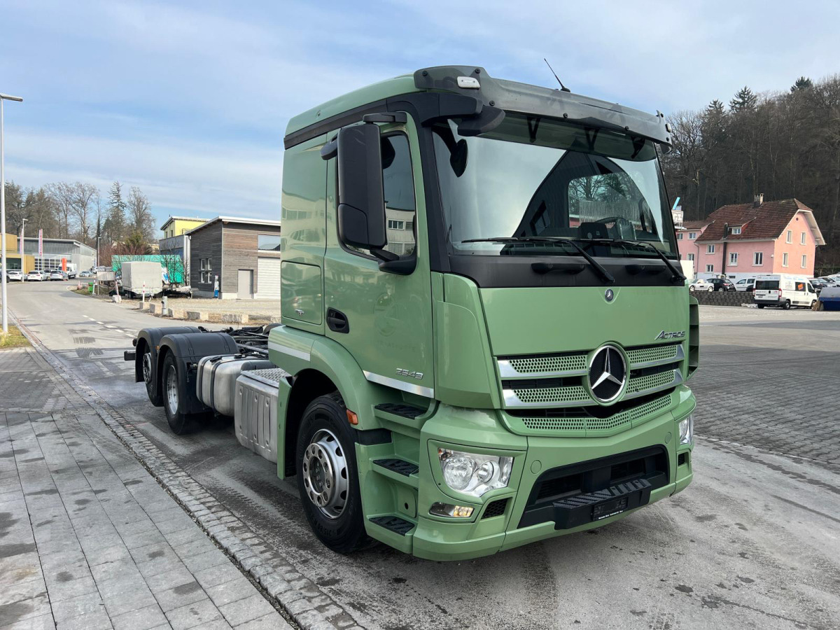MERCEDES Actros 2543 6x2 - Cab chassis truck: picture 4 MERCEDES Actros 2543 6x2 - Cab chassis truck: picture 4
