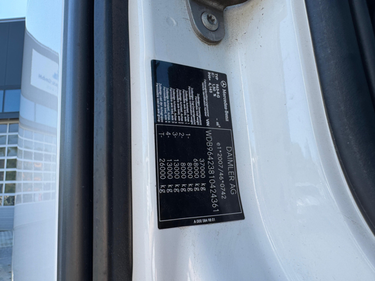 Hook lift truck MERCEDES Arocs 3251 8x4: picture 16