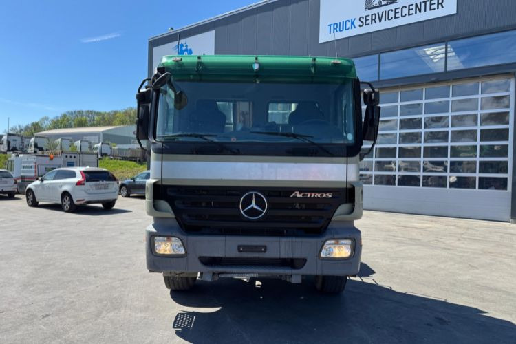 Mercedes-Benz Actros 3244 8x4 Hiab 26T AHK - Hook lift truck: picture 4 Mercedes-Benz Actros 3244 8x4 Hiab 26T AHK - Hook lift truck: picture 4