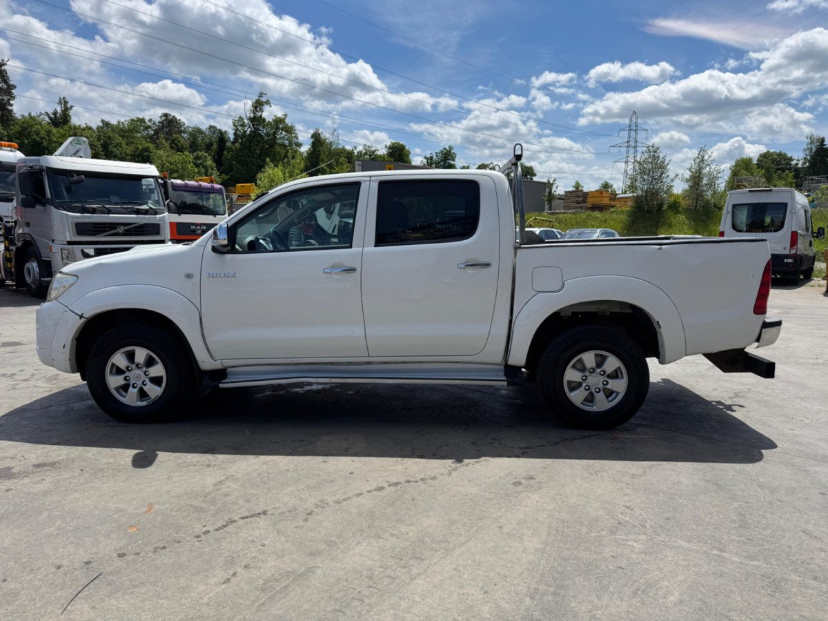 Pickup truck TOYOTA Hilux 3.0D 4WD: picture 9