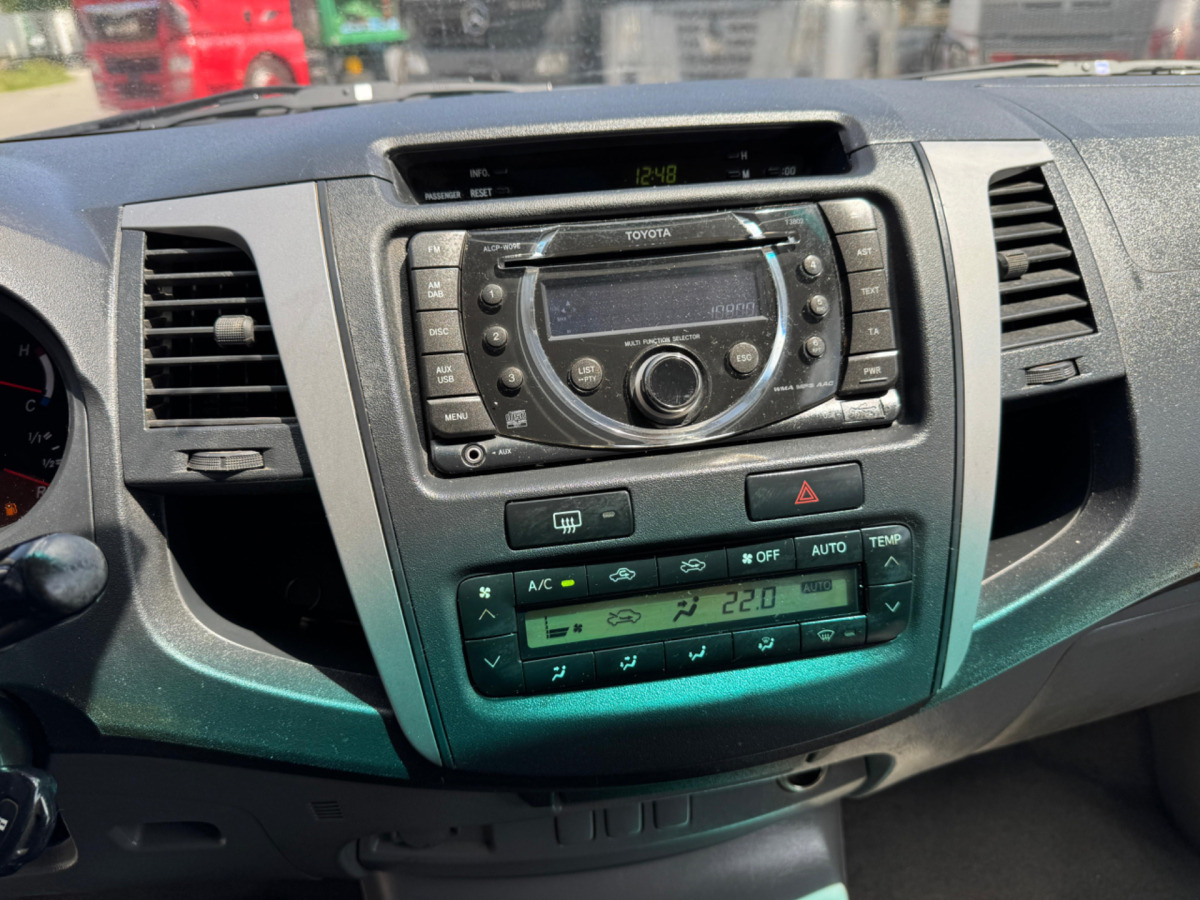 Pickup truck TOYOTA Hilux 3.0D 4WD: picture 15