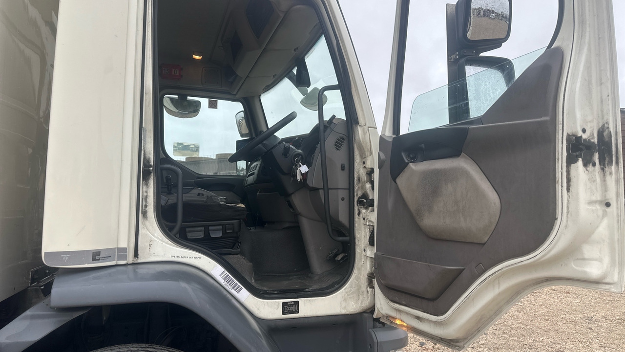 DAF LF 250 - Curtainsider truck: picture 5 DAF LF 250 - Curtainsider truck: picture 5