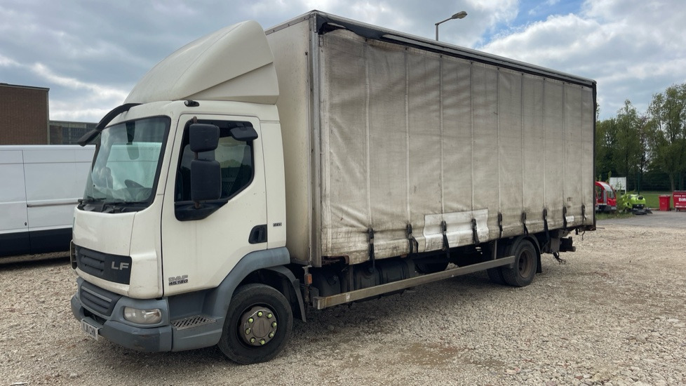DAF LF 45.180 12 TONNE - Curtainsider truck: picture 2 DAF LF 45.180 12 TONNE - Curtainsider truck: picture 2
