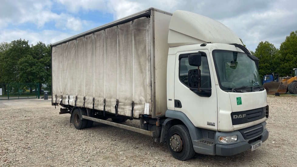 DAF LF 45.180 12 TONNE - Curtainsider truck: picture 1 DAF LF 45.180 12 TONNE - Curtainsider truck: picture 1