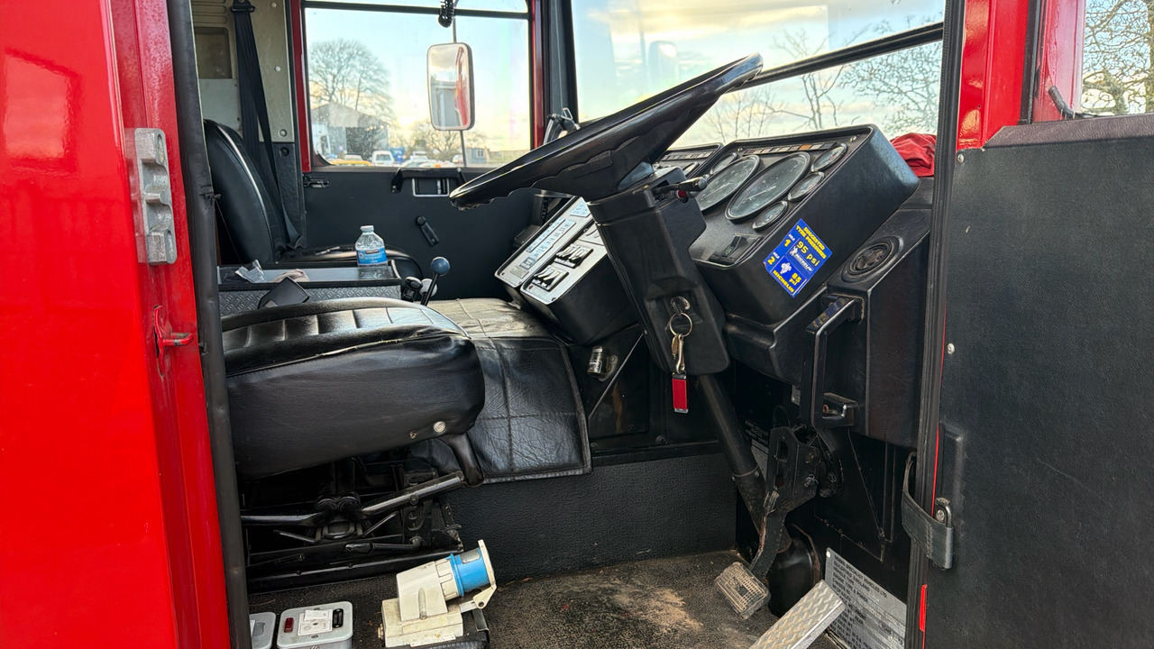 DENNIS RS 135 - Fire truck: picture 5 DENNIS RS 135 - Fire truck: picture 5