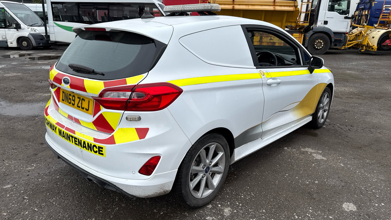FORD FIESTA 1.5 TDCi 85PS - Car: picture 4 FORD FIESTA 1.5 TDCi 85PS - Car: picture 4