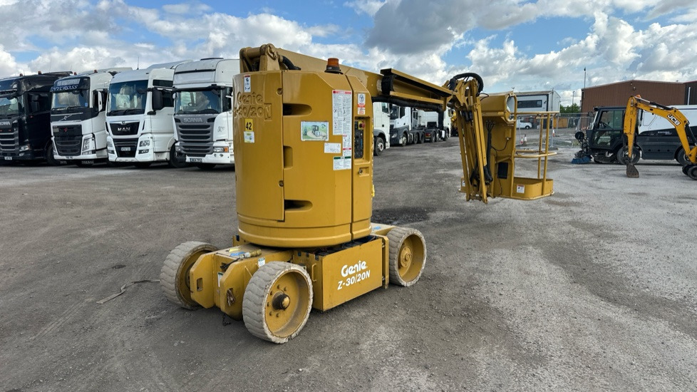 GENIE 230/20N - Truck mounted aerial platform: picture 4 GENIE 230/20N - Truck mounted aerial platform: picture 4