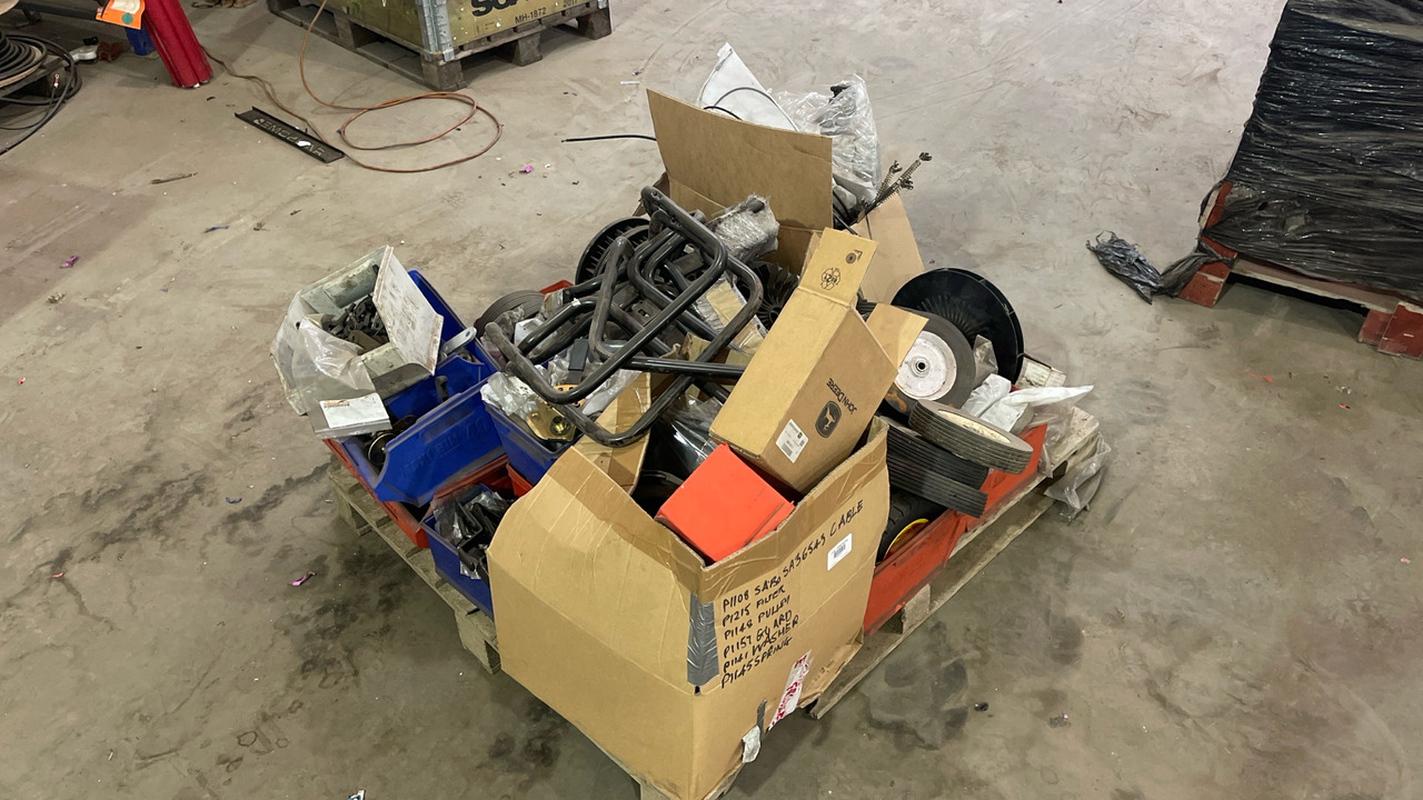 LAWN MOWER PARTS (PALLET OF) - Construction equipment: picture 1 LAWN MOWER PARTS (PALLET OF) - Construction equipment: picture 1