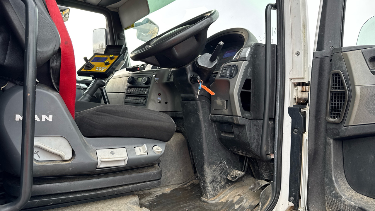 MAN TGM 18.250 - Snow removal vehicle: picture 5 MAN TGM 18.250 - Snow removal vehicle: picture 5