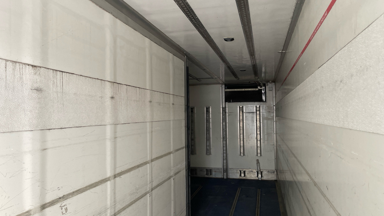 Refrigerator truck Mercedes-Benz Antos 1827: picture 16