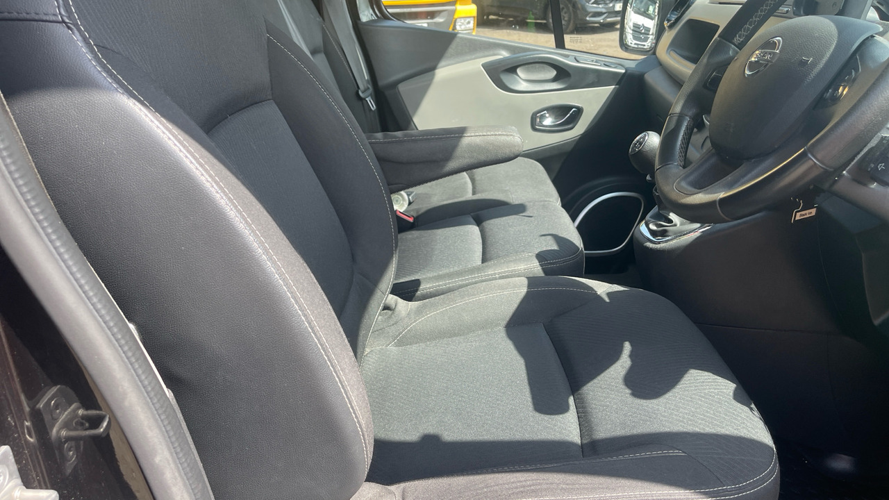 NISSAN NV 300 TEKNA 1.6 DCI 120PS - Small van: picture 5 NISSAN NV 300 TEKNA 1.6 DCI 120PS - Small van: picture 5