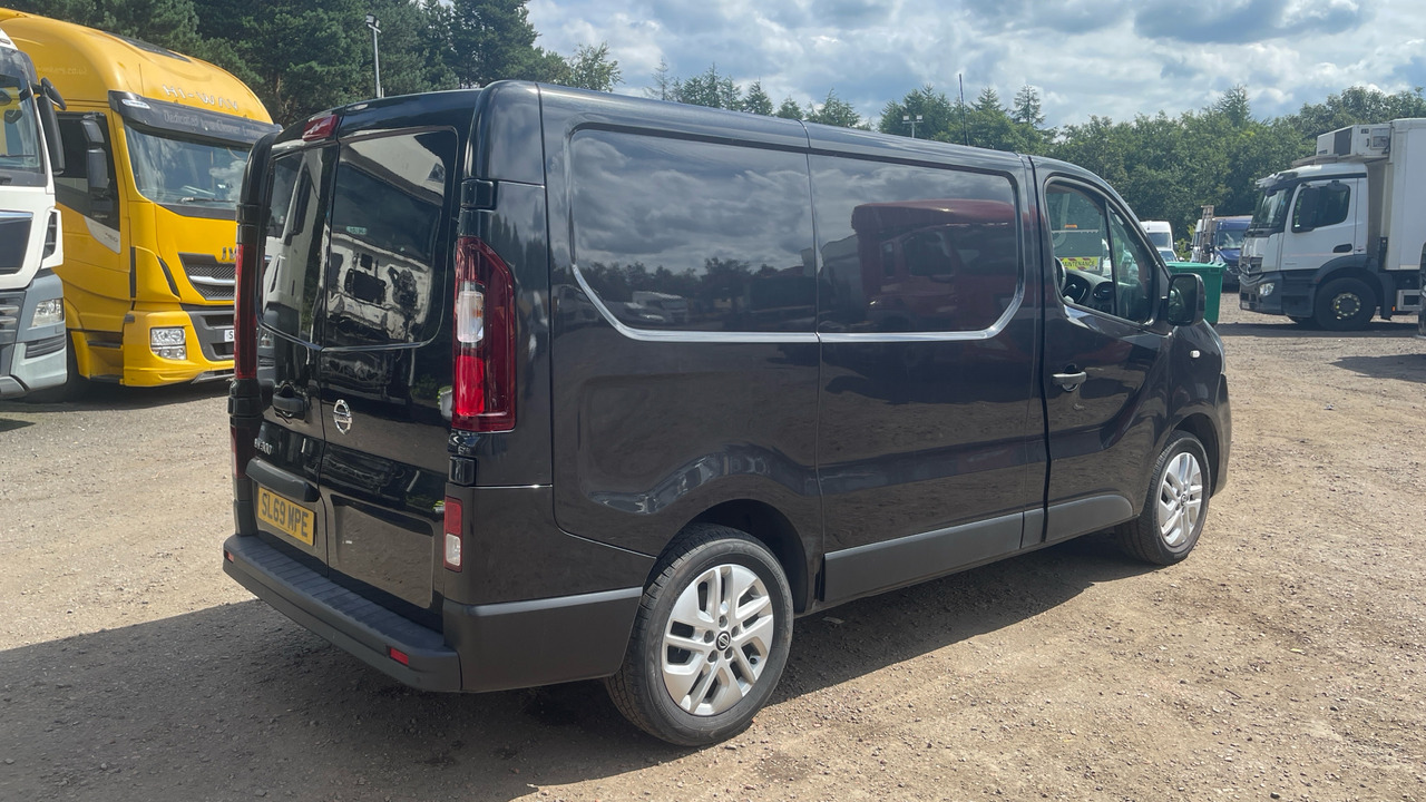 NISSAN NV 300 TEKNA 1.6 DCI 120PS - Small van: picture 4 NISSAN NV 300 TEKNA 1.6 DCI 120PS - Small van: picture 4
