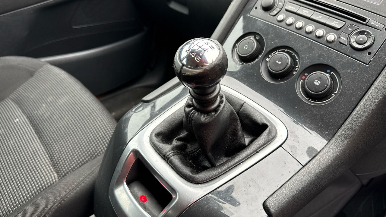 Car PEUGEOT 5008 2.0 HDI 150PS: picture 10 Car PEUGEOT 5008 2.0 HDI 150PS: picture 10