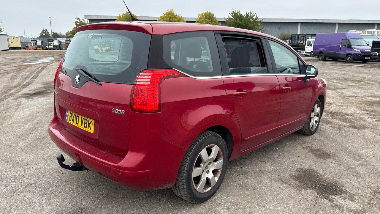 PEUGEOT 5008 2.0 HDI 150PS - Car: picture 4 PEUGEOT 5008 2.0 HDI 150PS - Car: picture 4