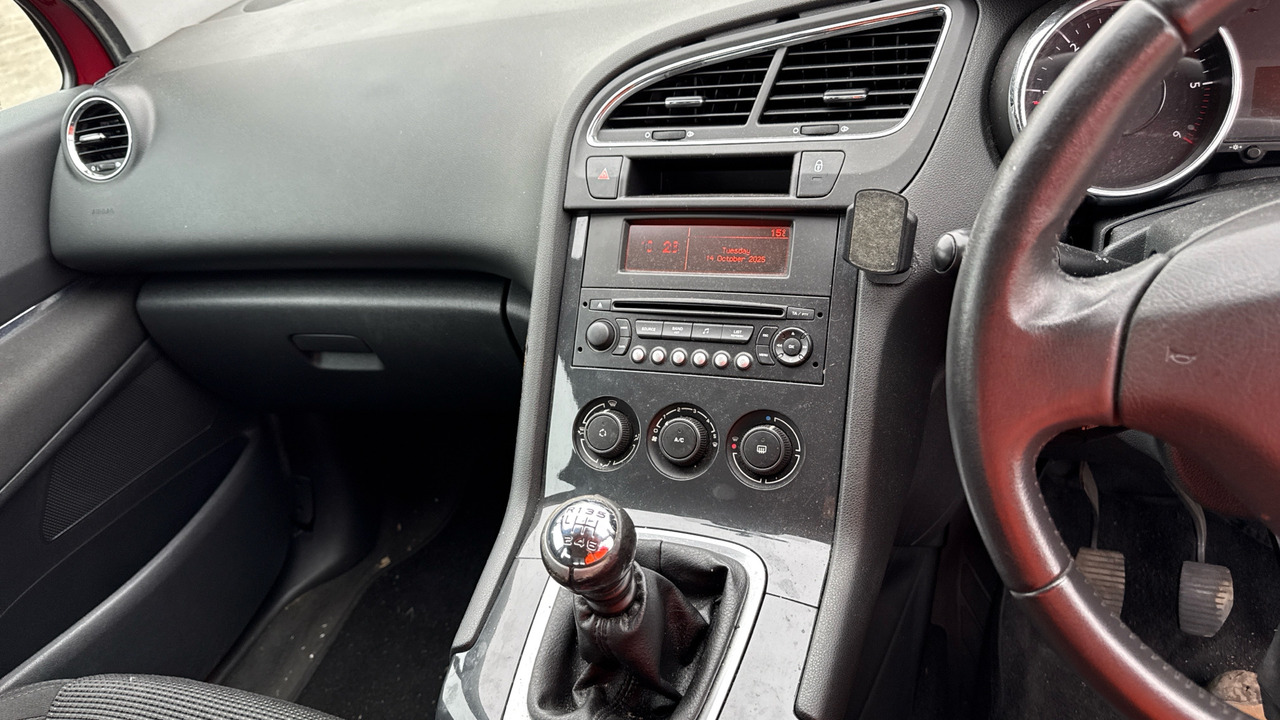 Car PEUGEOT 5008 2.0 HDI 150PS: picture 7 Car PEUGEOT 5008 2.0 HDI 150PS: picture 7