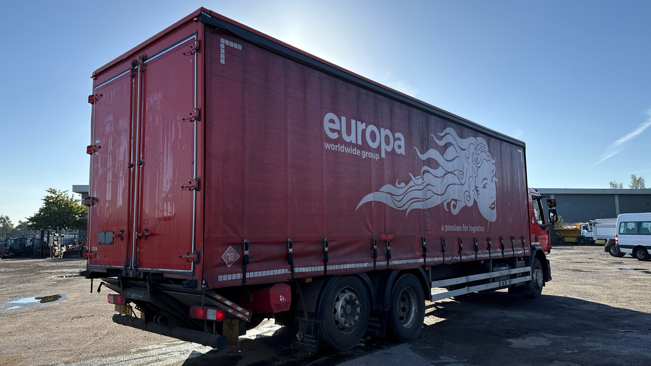 RENAULT D 26 - Curtainsider truck: picture 4 RENAULT D 26 - Curtainsider truck: picture 4