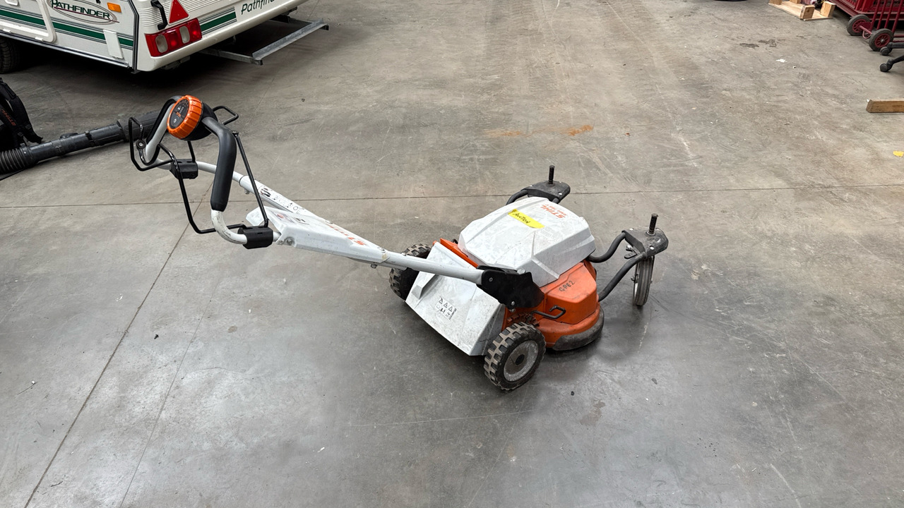 STIHL BR500 BACK PACK LEAF BLOWER - Construction equipment: picture 1 STIHL BR500 BACK PACK LEAF BLOWER - Construction equipment: picture 1