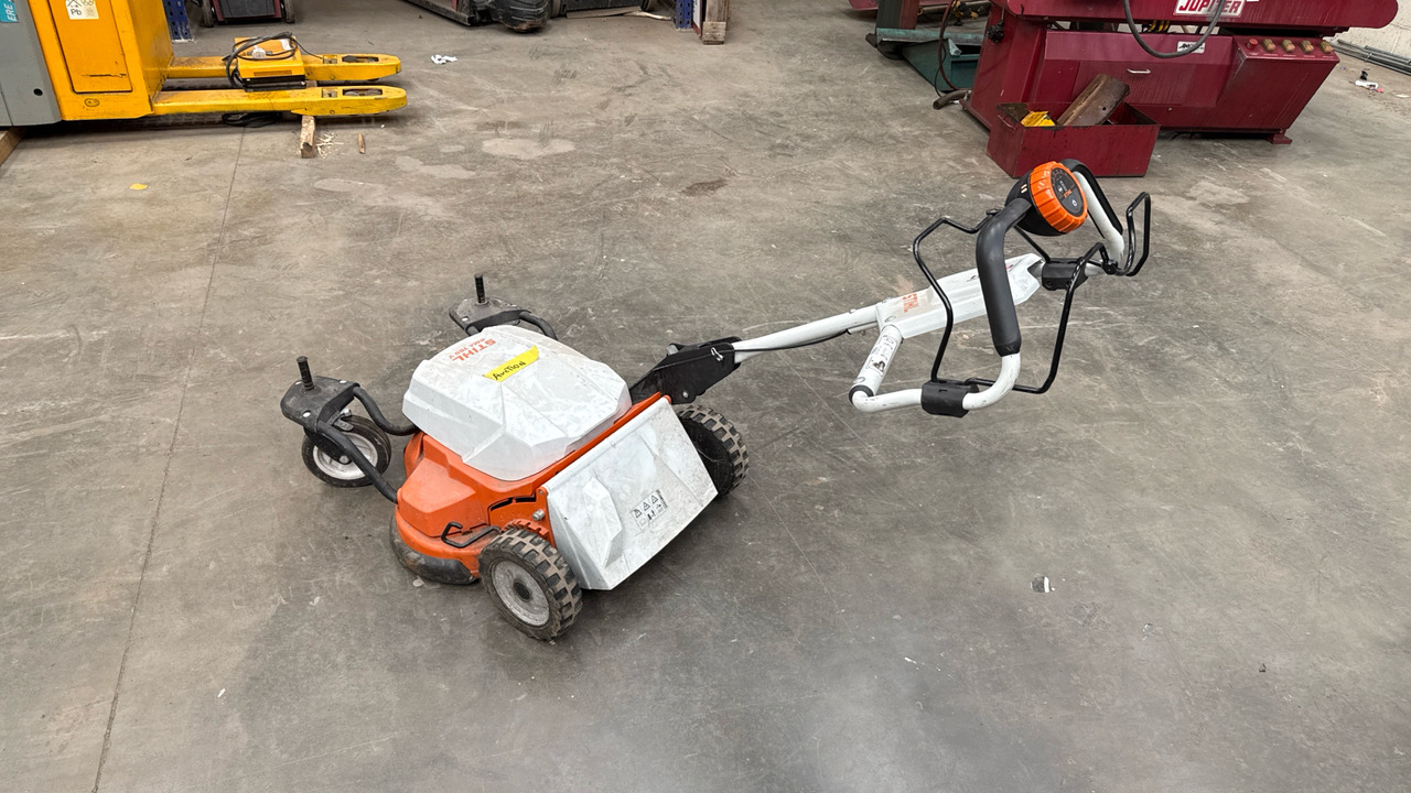 STIHL BR500 BACK PACK LEAF BLOWER - Construction equipment: picture 2 STIHL BR500 BACK PACK LEAF BLOWER - Construction equipment: picture 2