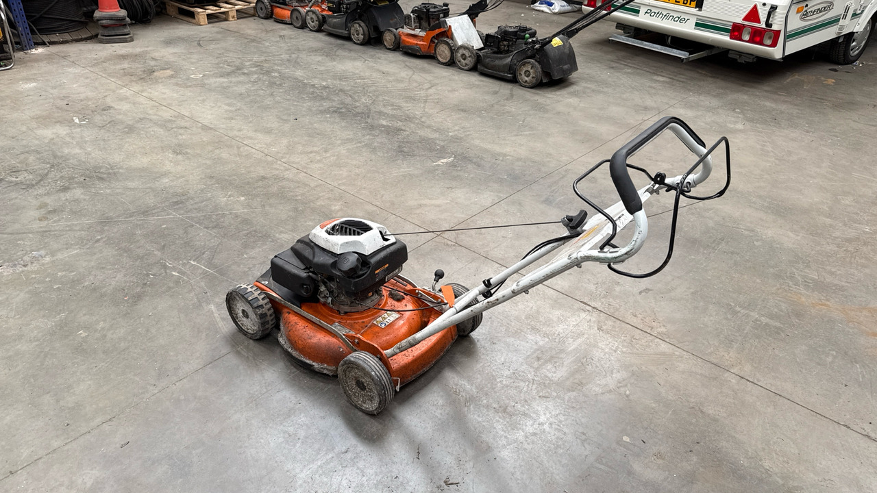 STIHL RM4 RTP - Garden mower: picture 2 STIHL RM4 RTP - Garden mower: picture 2