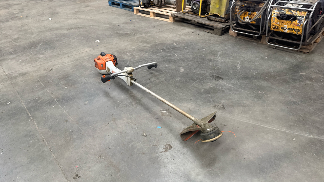 STIHL STRIMMER - Construction equipment: picture 4 STIHL STRIMMER - Construction equipment: picture 4